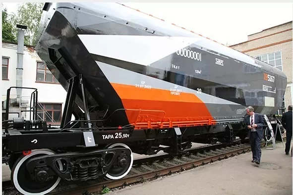 «Укрзализныця» предлагает зернотрейдерам покупать собственные вагоны-зерновозы