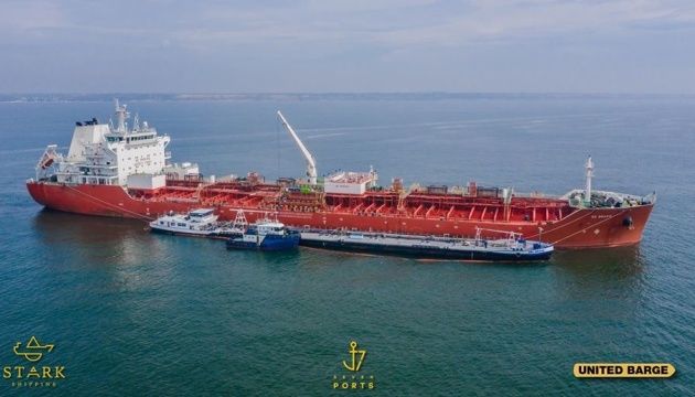 В Україні вперше дозавантажено соняшниковою олією танкер у морі