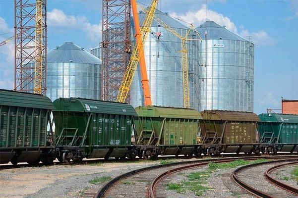 В «Укрзалізниці» заборонили ввозити порожні іноземні вагони-зерновози