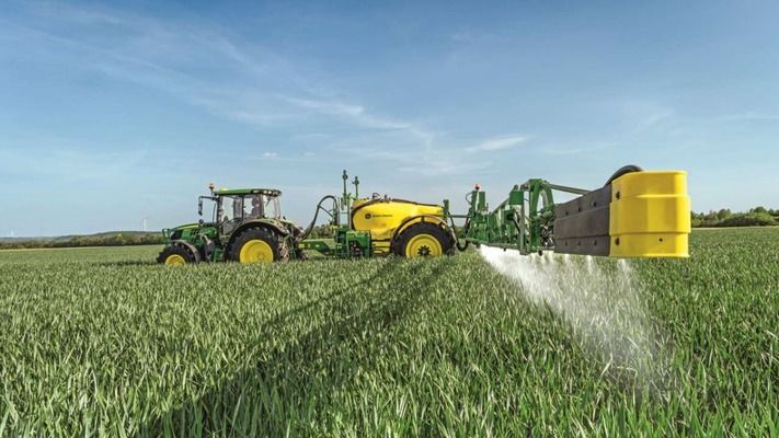 John Deere презентував нові причіпні обприскувачі 