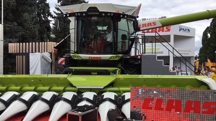 В Україні представили комбайн Claas Lexion 8700