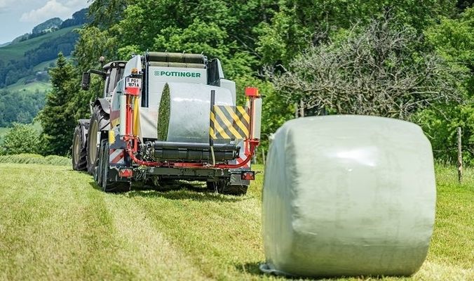 Прес-підбирачі від Pöttinger здатні запаковувати солому та сіно в плівку 