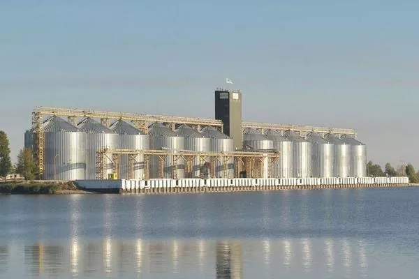 Речной перевалочный терминал НИБУЛОНа Витово принял больше 1 млн т зерна