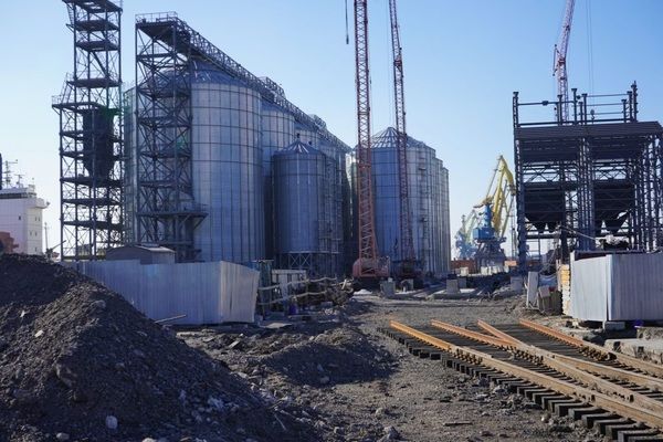 У Маріупольському порту закінчується будівництво зернового терміналу