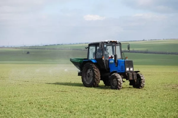 На Прикарпатті проходять весняно-польові роботи