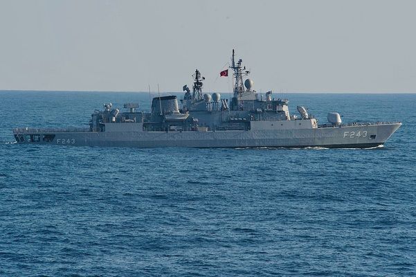 В Черном море замечены турецкие военные корабли