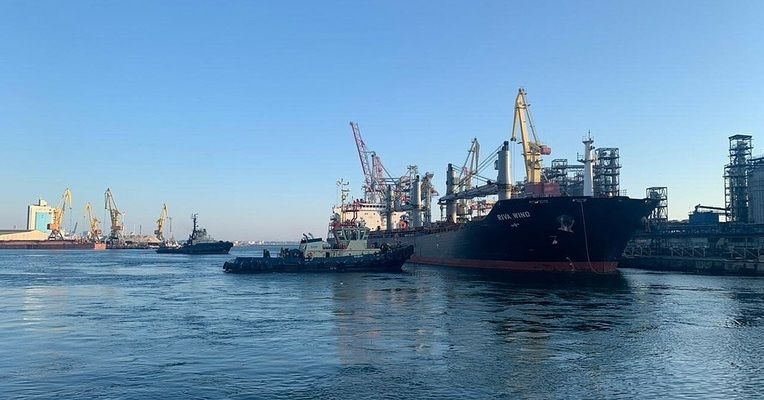 Из украинских портов отправился самый большой, с момента основания зернового коридора, караван из 13 судов