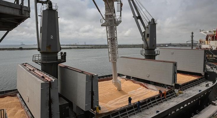 Зерновим коридором із українських портів уже вивезли 159 суден
