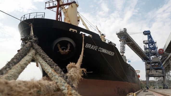 Куди вирушило перше судно з українським зерном у рамках гуманітарної програми Grain from Ukraine?