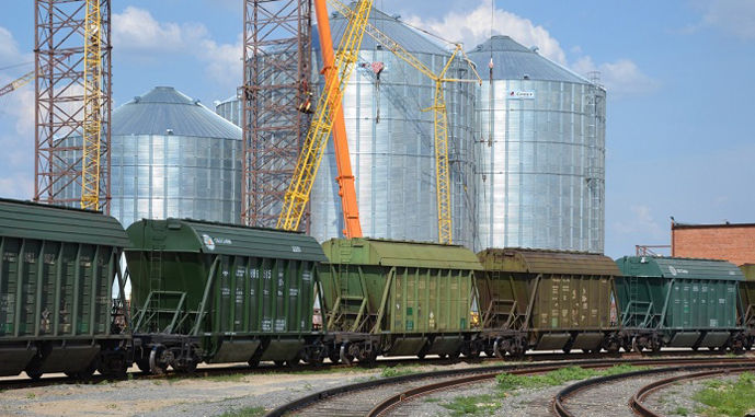 С начала июня Укрзализныця перегрузила более 1,1 млн тонн зерновых