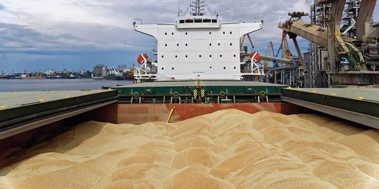 Рекорд для українських портів: 3 судна перевантажили 350 тисяч тонн зерна
