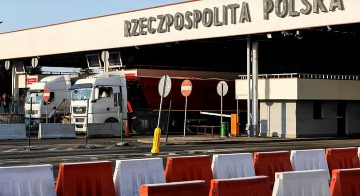 Польские перевозчики перенесли начало блокады границы с Украиной