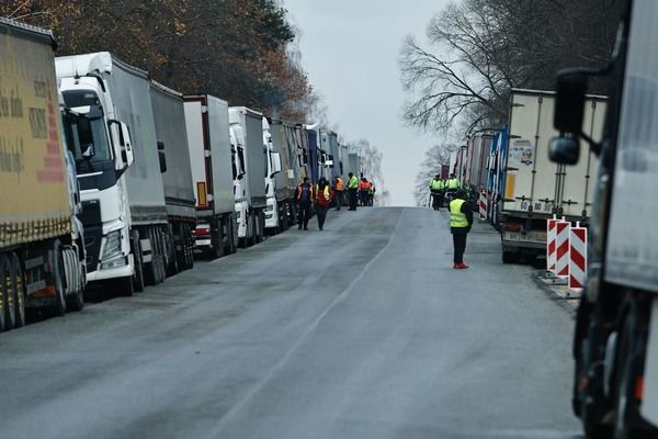 Україна та Польща погодили деякі заходи для розблокування кордону