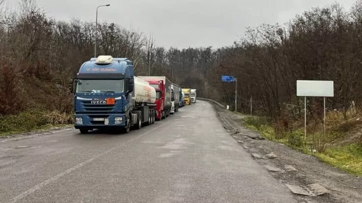 Пропуск вантажівок з України до Словаччини частково відновлено