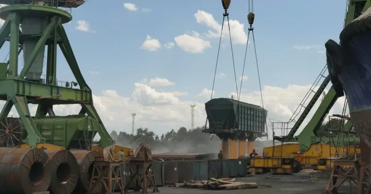 Выгрузка зерна в портах Великой Одессы растет: среднесуточный объем составляет 931 вагон