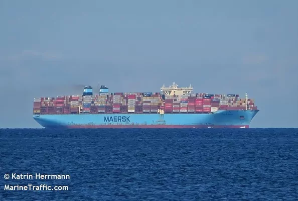 Шторм в Северном море: с контейнеровоза Maersk смыло десятки контейнеров