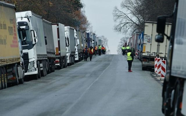 Польські фермери поновили блокування українського кордону