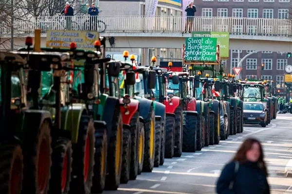 Немецкие фермеры заблокировали доступ к ключевым портам Германии