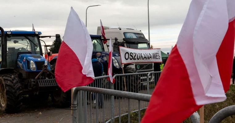 Транзит українського експорту через Польщу скоротився втричі