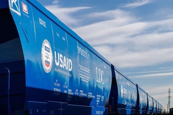 USAID поддерживает украинских аграриев: "Астарта-Киев" получила 40 новых вагонов-зерновозов