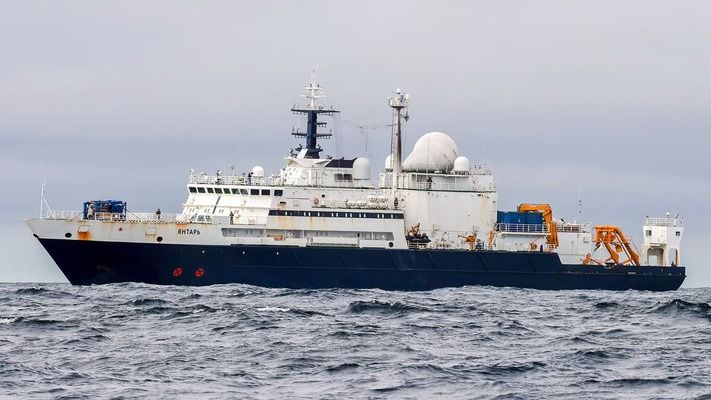 Російське судно «Янтар» підозрюють у шпигунстві за підводними кабелями Європи 