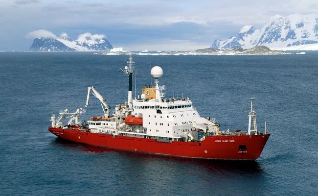 Держсудна за безцінь: екскерівників держпідприємств підозрюють у махінаціях на 17 млн грн