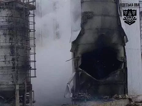 РФ атаковала порты Одесской области: повреждены судно и резервуары для масла