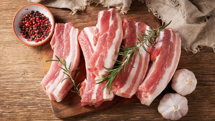 Украина резко увеличила импорт свинины на фоне спада собственного производства