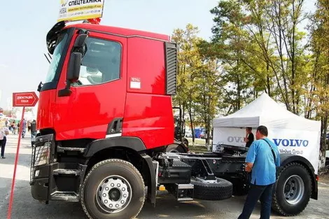 Renault Trucks представила украинским аграриям новый тягач под зерновоз