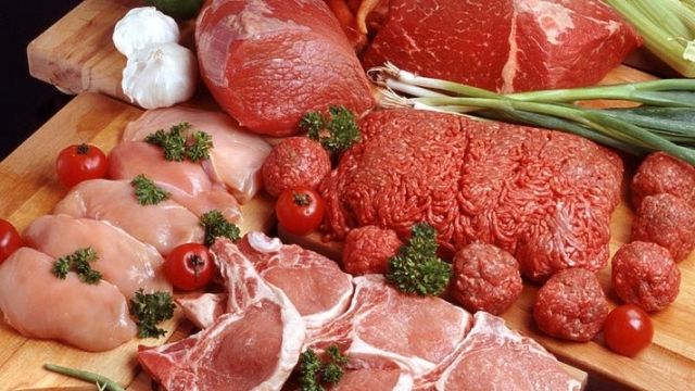 В Україні дешевшають свинина та курятина