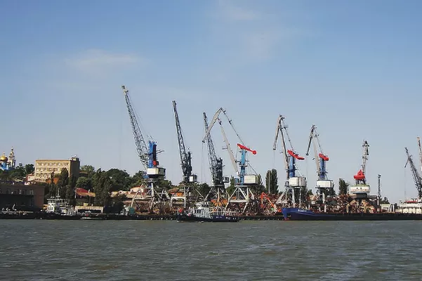 Порт Азов увеличил перевалку зерна на 18,3%