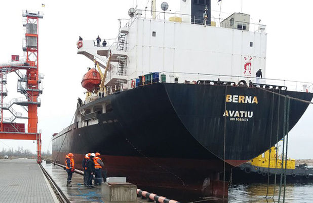 Новый зерновой терминал в порту Ольвия загрузил первое судно