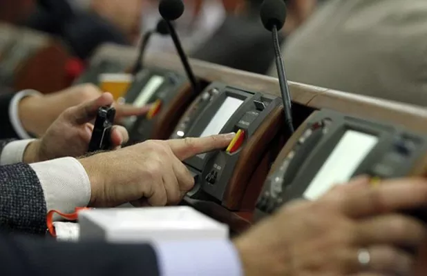 Парламент отказался отменять законопроект о моратории на продажу земли