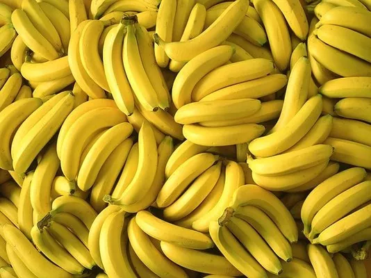 Фермери виростили банани з їстівною шкіркою
