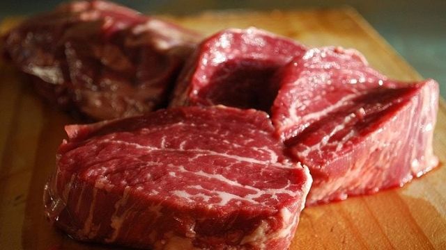 Вчені створили пластир, який сигналізує про якість м'яса