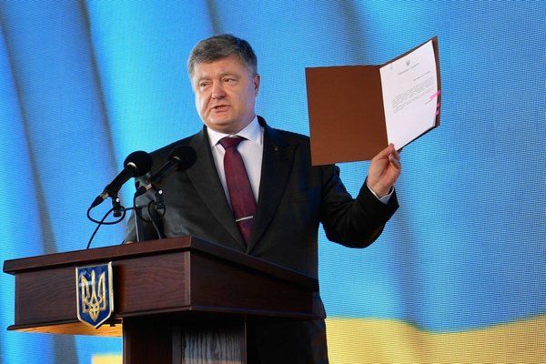 Порошенко підписав Закон щодо запровадження механізму «єдиного вікна»