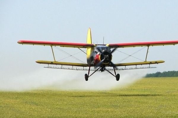 Президента закликають заборонити авіаобробку полів хімікатами