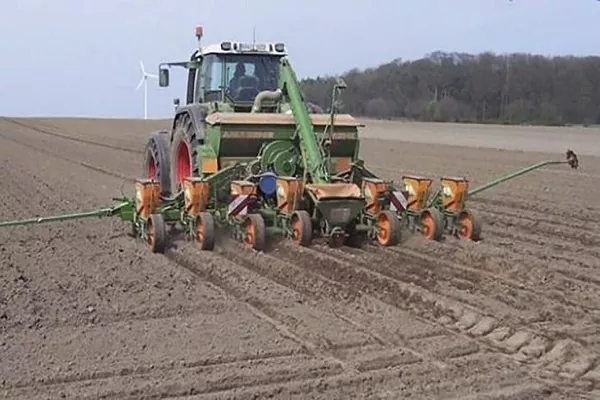 На полях LNZ Group стартовала посевная кампания