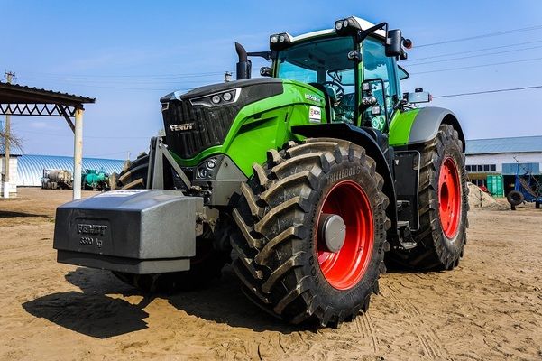 Первым в Украине владельцем трактора Fendt 1000 Vario стал аграрий из Киевской области